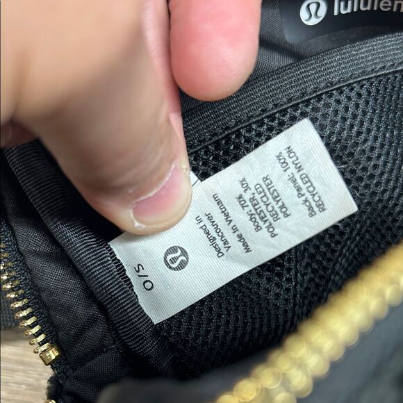 Lululemon Black Sherpa Belt Bag - Picture 6 of 9